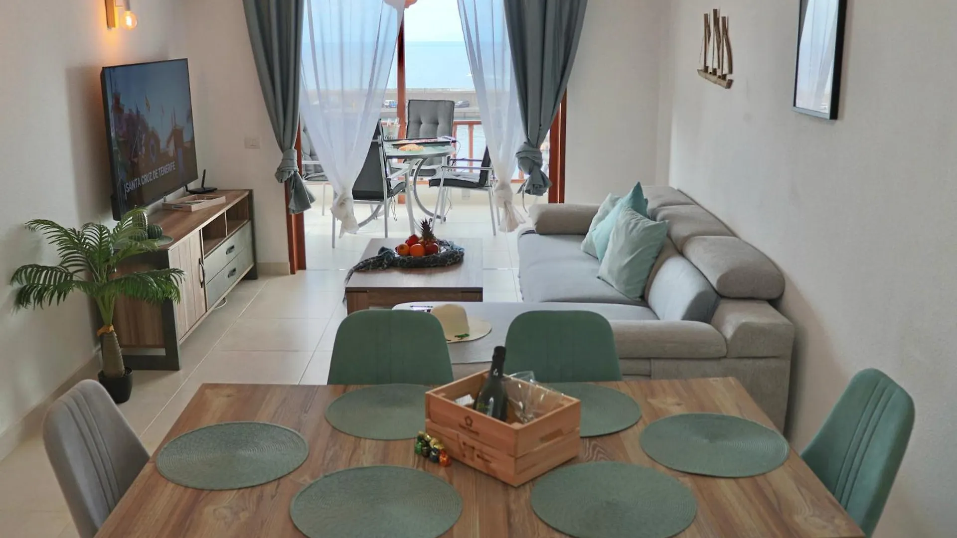 Capitain Beachside Haven Acantilado de los Gigantes Spain